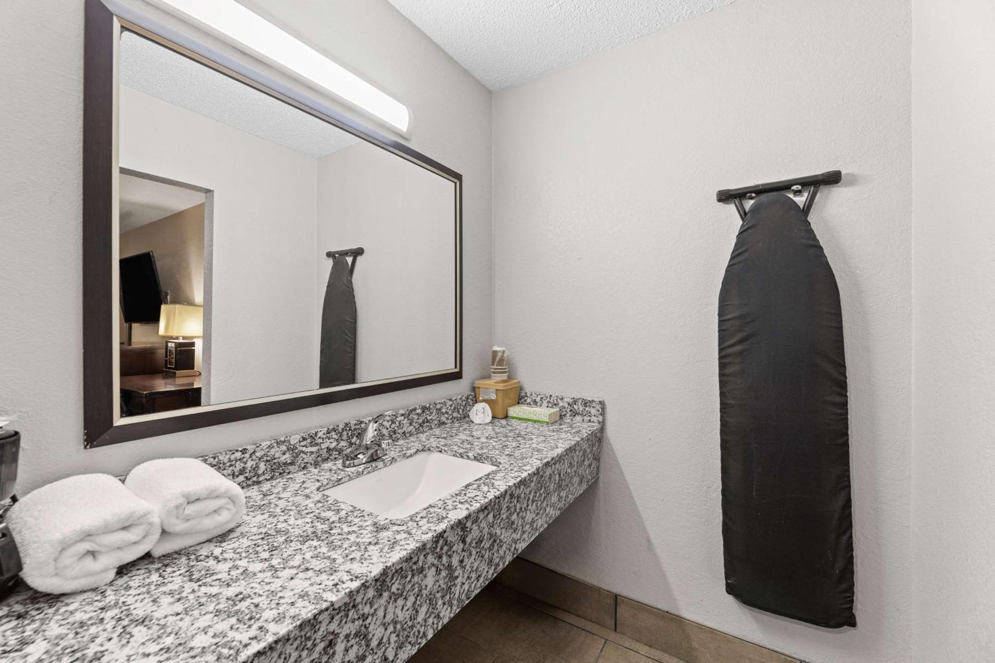 Americas Best Value Inn Fort Worth/Hurst Richland Hills Dış mekan fotoğraf